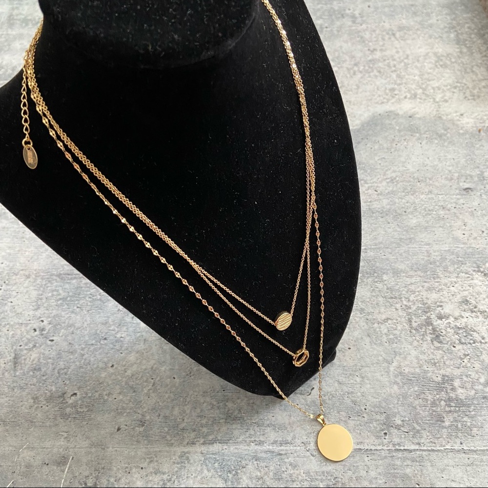 Elegant Gold Layered Necklace